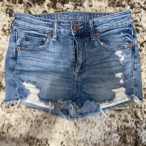 American Eagle distressed Hi-rise Shortie